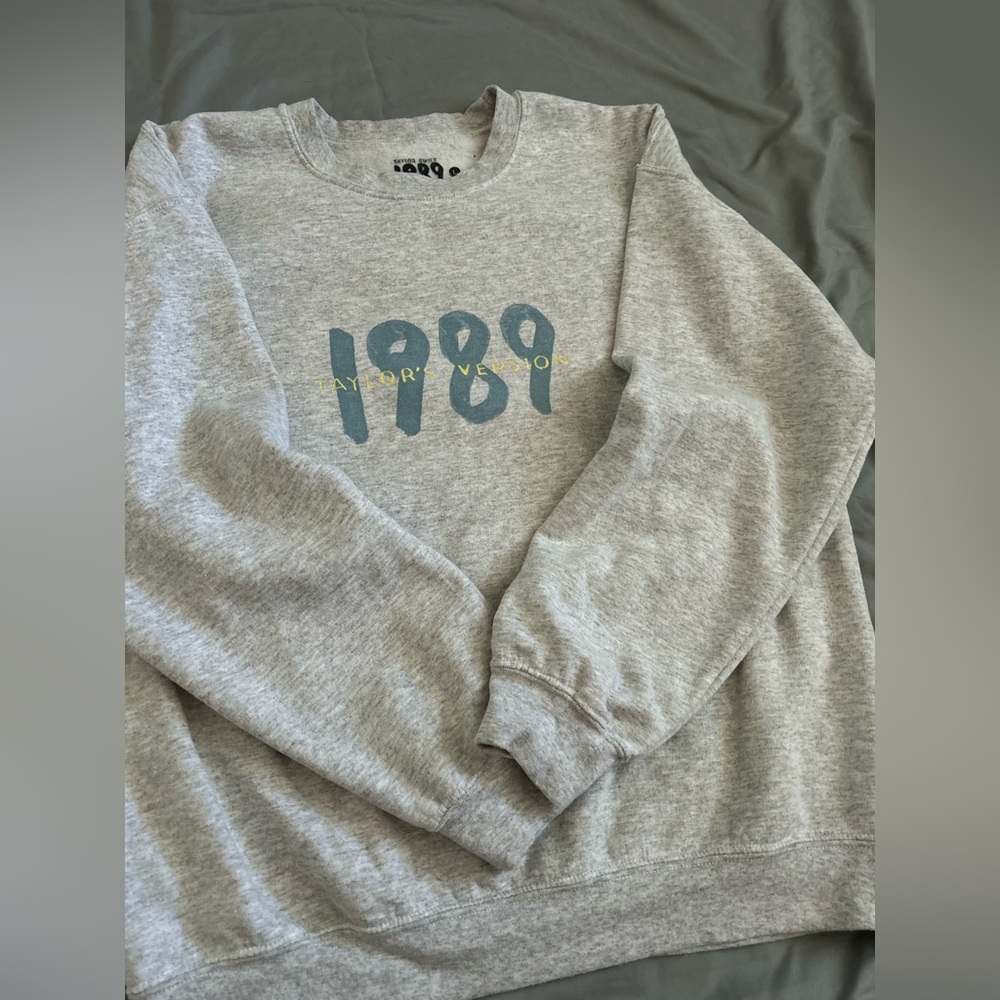 Taylor Swift sweatshirt, 1989 (Taylor’s Version)